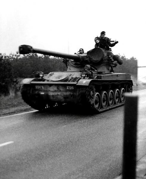 1968-nr-12-verplaatsingen-tijdens-oefening-AMX-tank-